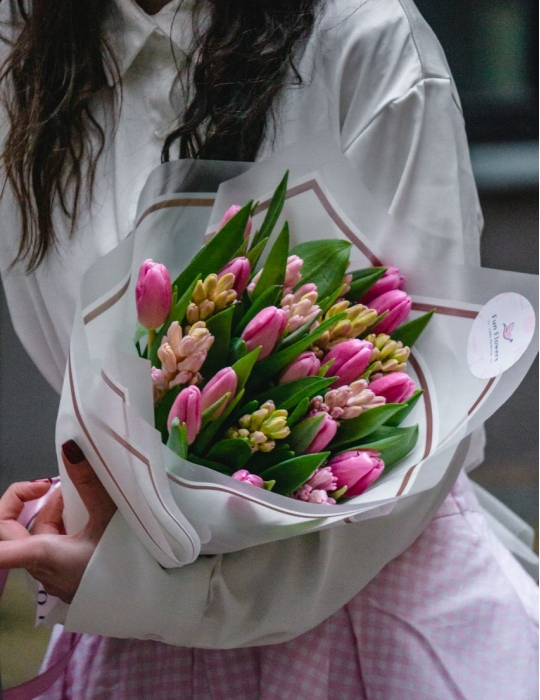 Bundle 1 - Bouquet of tulips and hyacinths + Bukowski toy (40cm)